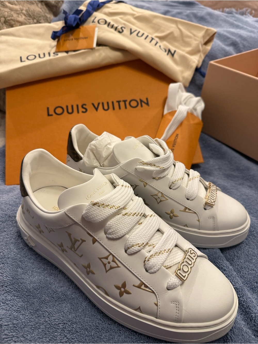 Louis Vuitton White & Gold Monogram Low-Top Sneakers. Euro size 40. 9/9.5 US